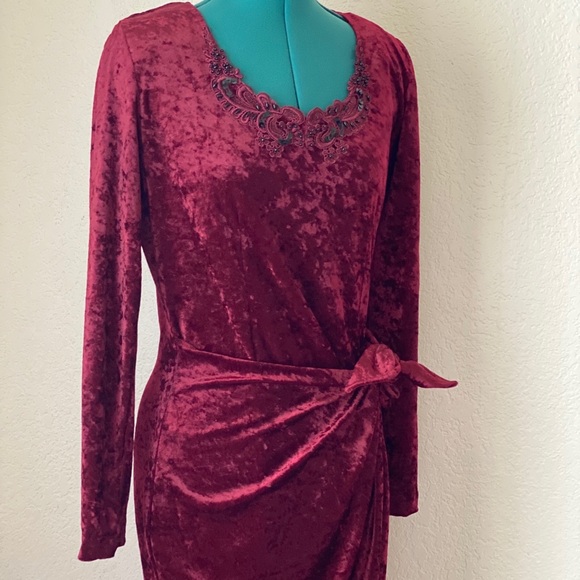 SOLDCrushed burgundy velvet All that jazz L dress - Picture 3 of 8